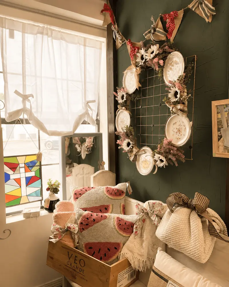 Seasonal Décor